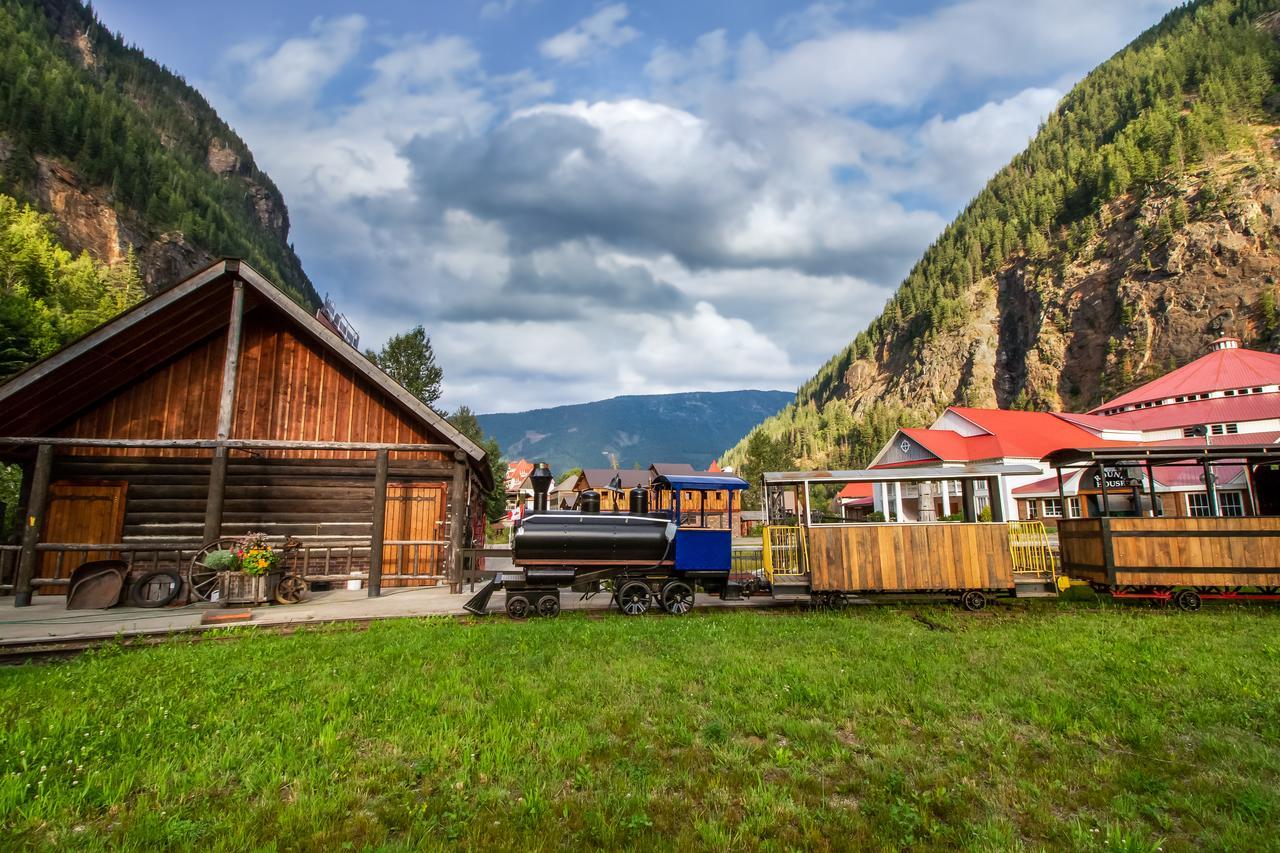 Three Valley Lake Chateau Revelstoke Esterno foto